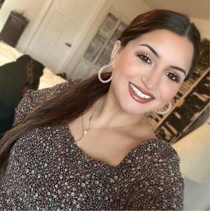 Meet your Posher, Stephanie
